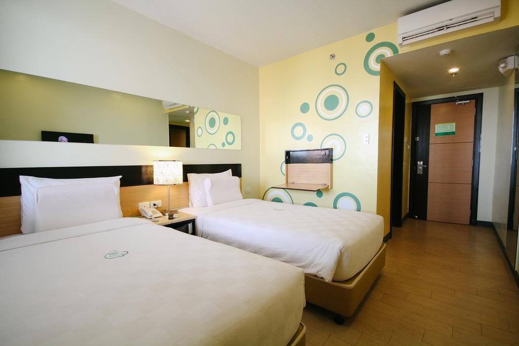 Go Hotels Iloilo Exterior photo