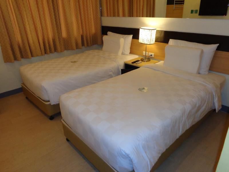 Go Hotels Iloilo Exterior photo
