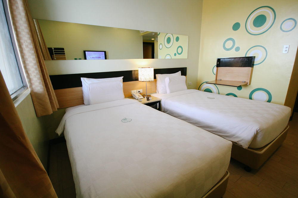 Go Hotels Iloilo Exterior photo
