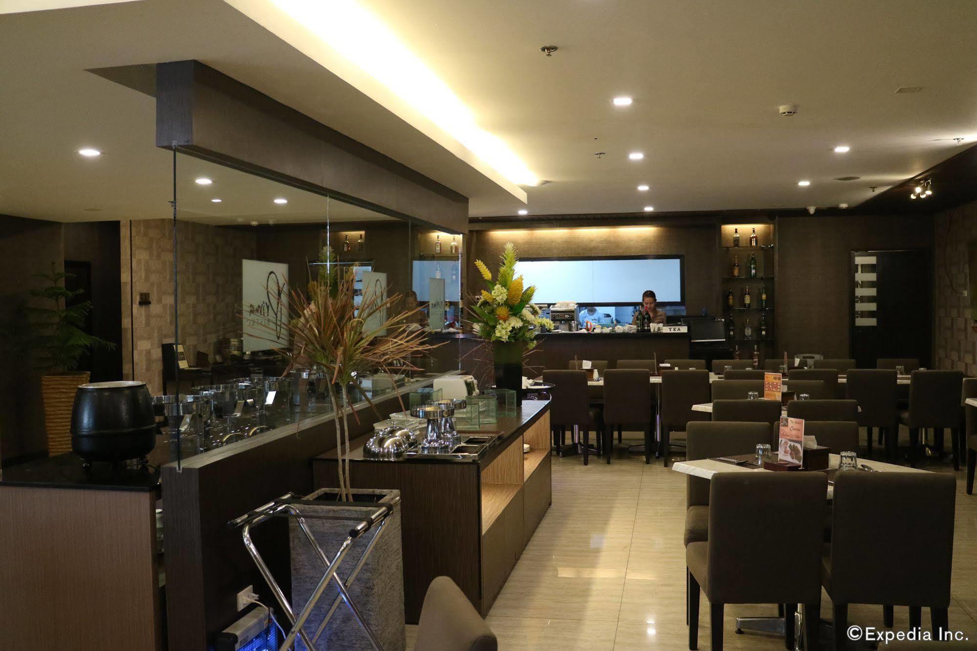 Go Hotels Iloilo Exterior photo