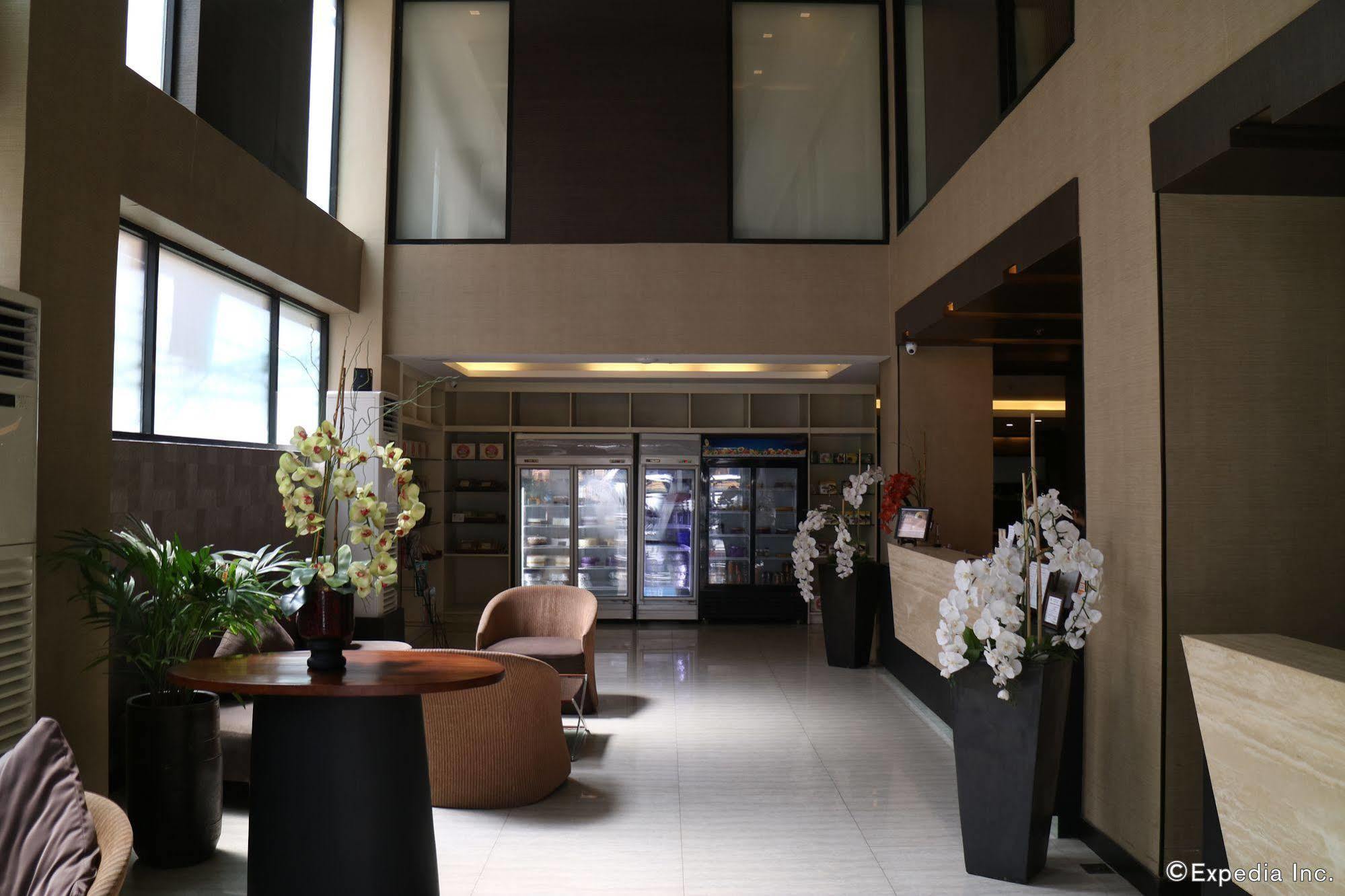 Go Hotels Iloilo Exterior photo